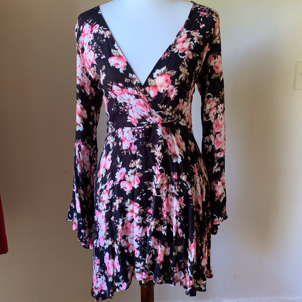 NWT Floral V Neck Open Back Dress
